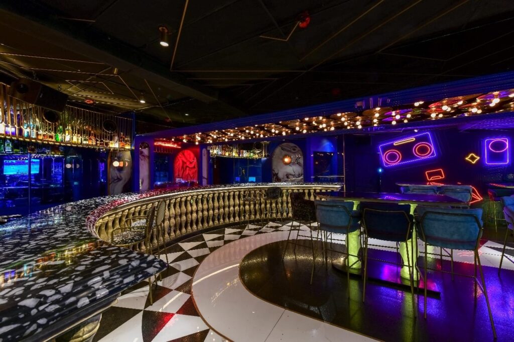 4. Radio Bar , Khar