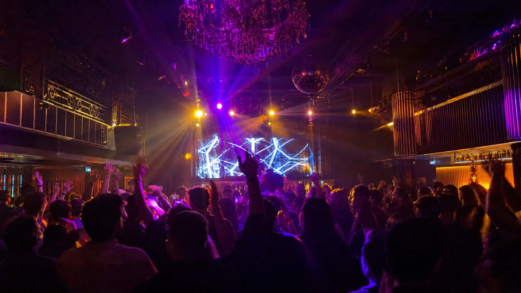 10 Best Bollywood Night Plans in Bandra for Music and Dancing in Mumbai
