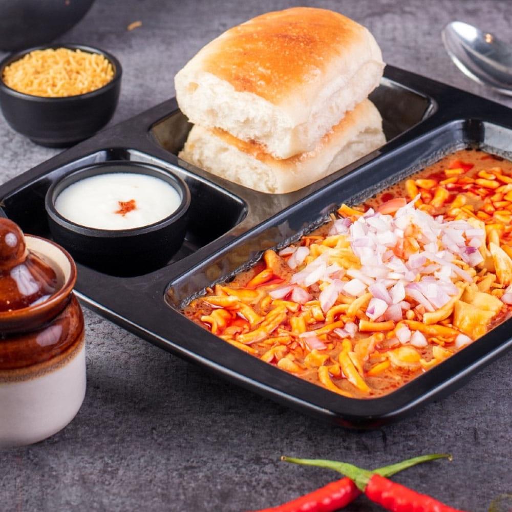 Mamledar Misal, Talav Pali/Jambli Naka, Thane West.