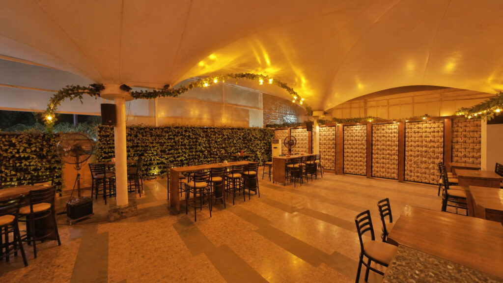 10. HOP , Lokhandwala, Andheri West